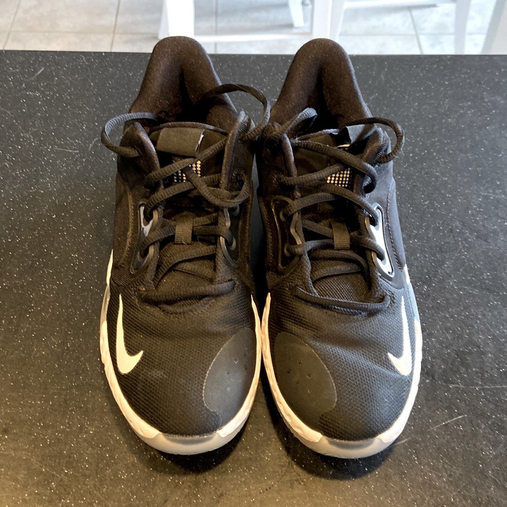 Nike size 6youth black